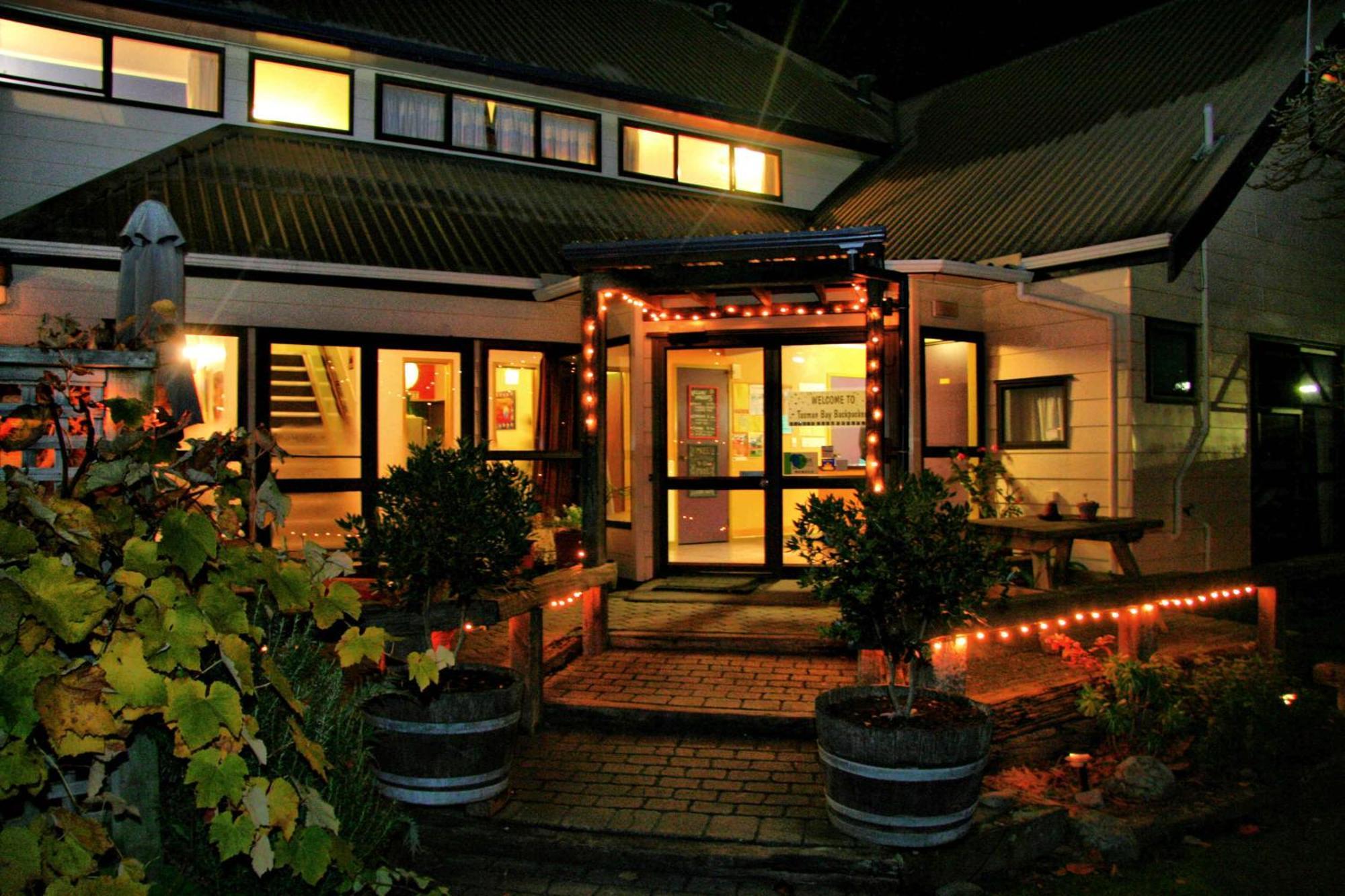 Tasman Bay Backpackers Hostel Nelson Exterior photo