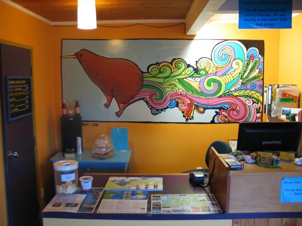 Tasman Bay Backpackers Hostel Nelson Exterior photo